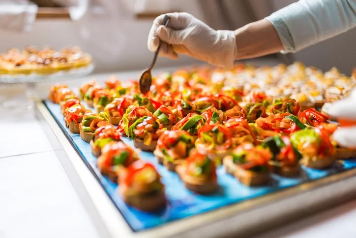 The Art of Buffets: How Catering Pros Keep Food Fresh and Hot